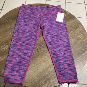 Fabletics Capri Leggings Size L NWT